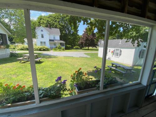 Bar Harbor Cottages & Suites - image 9