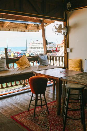 WaterMellow Hostel in Mae Haad