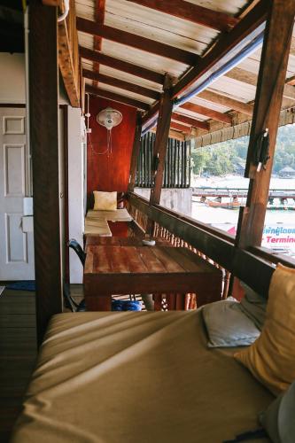 WaterMellow Hostel in Mae Haad