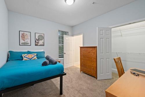 1 MI to USF Pool & Gym Access Free in Tampa, USA