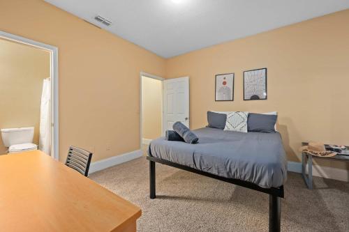 1 MI to USF Pool & Gym Access Free in Tampa, USA