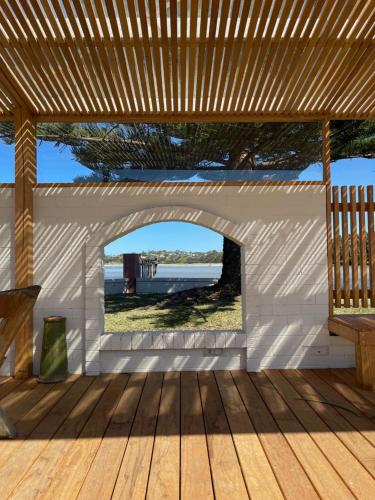 สภาพแวดล้อมโดยรอบ, Archy's on the Lake in เบอริล เลค