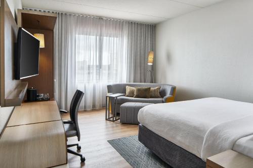 Courtyard by Marriott St. Petersburg Clearwater/Madeira Beach - image 13