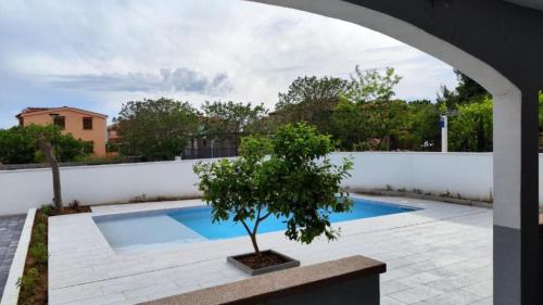 2 bedrooms, 3 beds