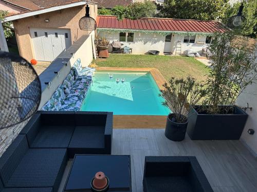 Villa lyon 8e, 8 personnes Piscine jardin, parking privé, terrain de pétanque gîte à louer Lyon Parilly Racecourse