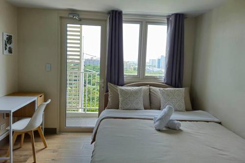 Modern & New, Work Desk, Fast Internet, Balcony, Manila