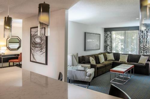 Sheraton Minneapolis West Hotel - image 9
