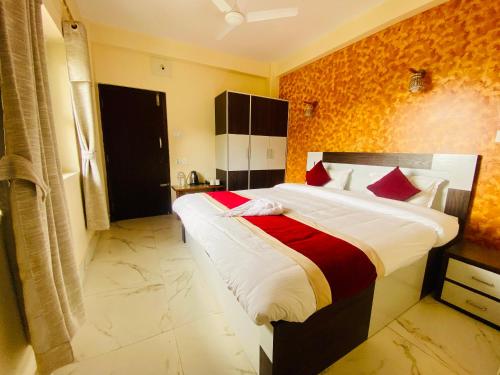 Deluxe Twin Room image 3