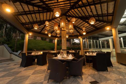 Restorāns, Paragon Hotel & Resort in Sreemangal Upazila