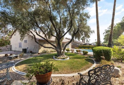 Vegas Retreats Pool, Arcade, Fun, 10min from Airport and the Strip