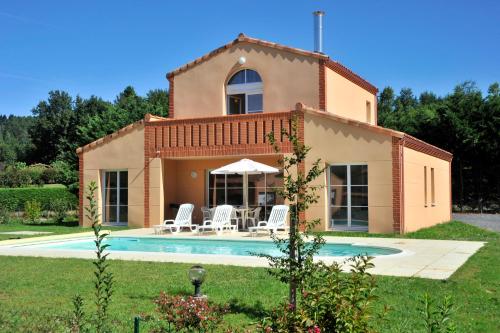 Lagrange Vacances - Royal Green - Accommodation - Pont-de-Larn