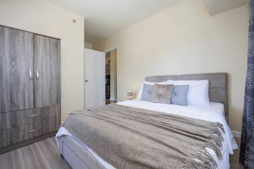 Furnished 2-Bedroom in Avida Towers Riala, Cebu IT Park with Fast WiFi, Netflix, Pool and More