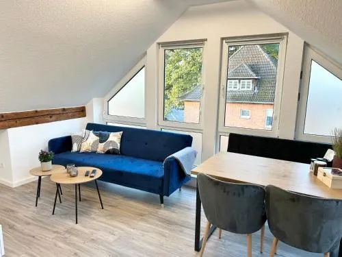 LGH-Moderne, ruhige Wohnung, Nähe zum Flughafen und Autobahn, 24h-self-check-in, vollausgestattet, DisneyPlus, Waschmaschine in Langenhagen, Deutschland