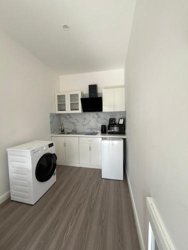 Deerpark 3 bed semi Sleeps 6 & Optional extra outdoor sauna in Cashel