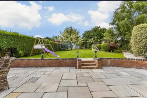 Modern house with lovely garden in Linton