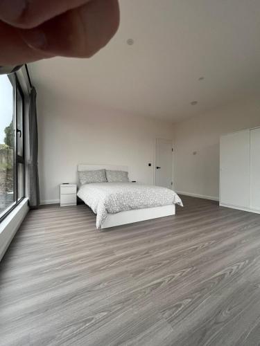 Deerpark 3 bed semi Sleeps 6 & Optional extra outdoor sauna in Cashel