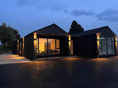 Deerpark 3 bed semi Sleeps 6 & Optional extra outdoor sauna in Cashel