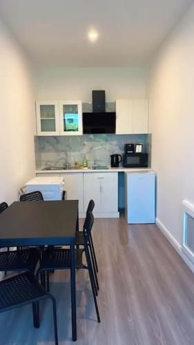 Deerpark 3 bed semi Sleeps 6 & Optional extra outdoor sauna in Cashel