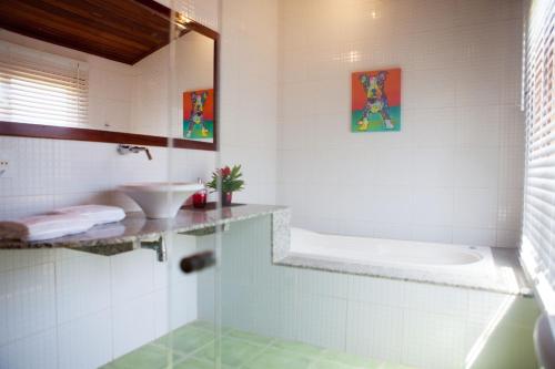 Hotel Vila Jardim Hotel Vila Jardim is perfectly located for both business and leisure guests in Beberibe. The property offers a high standard of service and amenities to suit the individual needs of all travelers. Ser