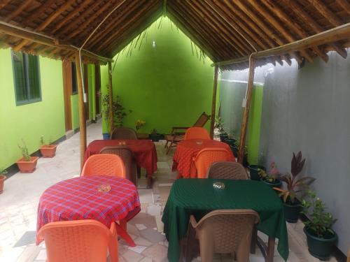 Dotări, L&j modern backpackers BnB in Dar es Salaam