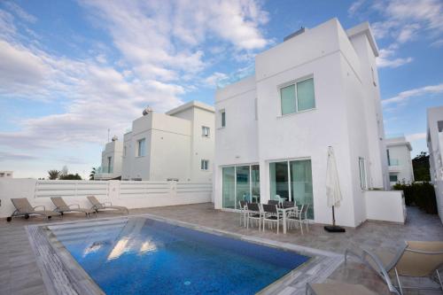 Exterior view of Villa Ioli Green Bay by TrulyCyprus