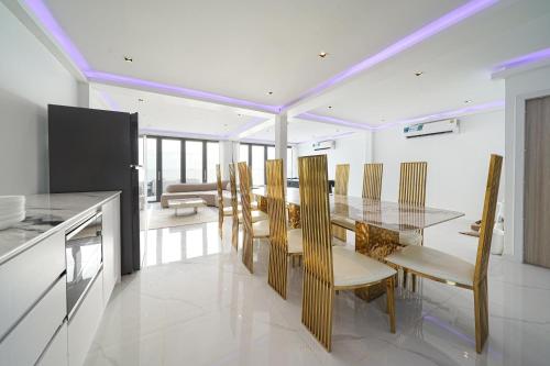Surf Beach House Pool Villa