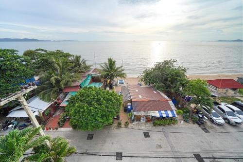 Surf Beach House Pool Villa