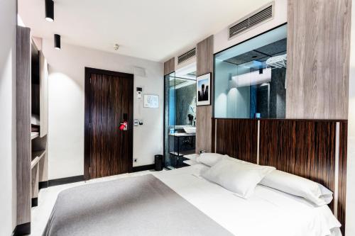 Hotel Gran Via - image 12