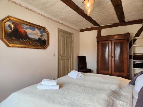 1 king bed, 1 twin bed, 1 sofa bed