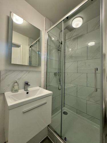 Westminster Guest House Room Type - Deluxe One-Bedroom Apartment