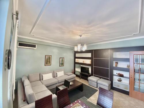 Cozy & Spacious Apt - City Centre Wilson Square, Tirana (photo 6)