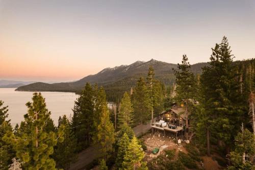 Alpenglow Aerie - StayLuxe Rubicon in Meeks Bay (CA)