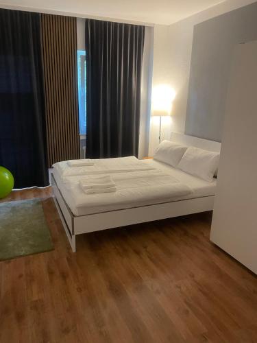 Köln Wohnung 4 min nähe von Hbf und Dom mit Garten ,Balkon & office, Cologne