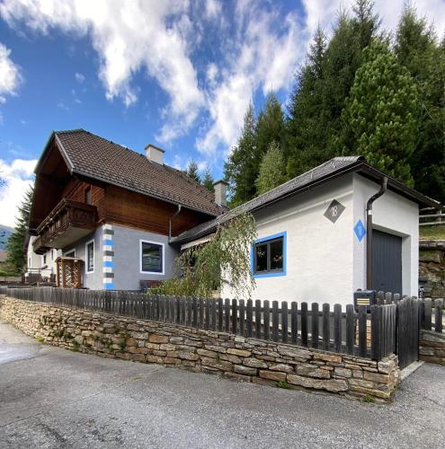  Lena´s Burgblick in Mauterndorf