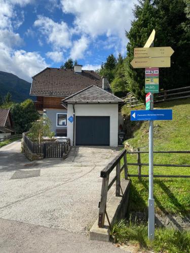  Lena´s Burgblick in Mauterndorf