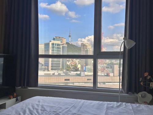 Alien's cozy loft apartment in Seoul Station