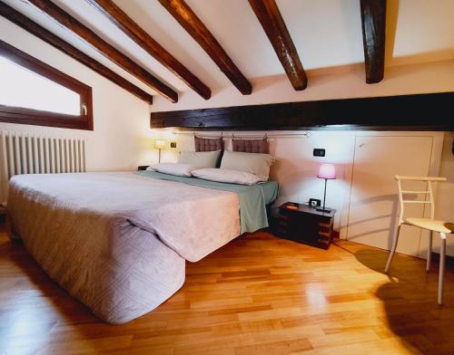 Double Room with Shared Bathroom image 6