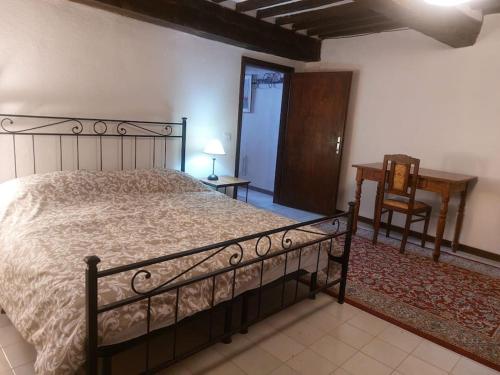 Casa alla porta con panorama in Montecastelli