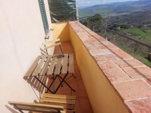 Casa alla porta con panorama in Montecastelli