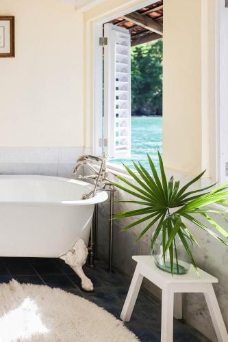 Dotări, Jamaica Inn in Ocho Rios