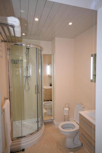 Wallace Apartment - image 12