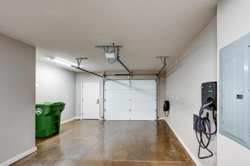 Beautiful South Slope Townhome with EV Charger Unit 98 in Asheville, USA