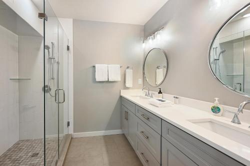 Beautiful South Slope Townhome with EV Charger Unit 98 in Asheville, USA