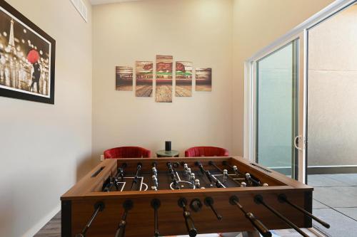 Beautiful South Slope Townhome with EV Charger Unit 98 in Asheville, USA