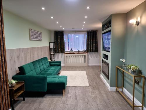 2 Bed Entire House London Zaftastic Stays Tooting, London
