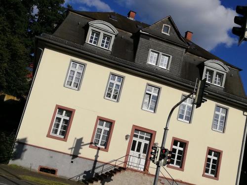 Apartment White, Wohnung 6.5km von Hammersbach entfernt
