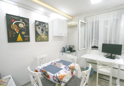 One-Bedroom Apartment image 10