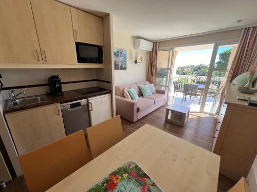 CAP ESTEREL Allee des Fleurs - Appartement CLIMATISE 5 personnes vue mer in Saint-Raphael