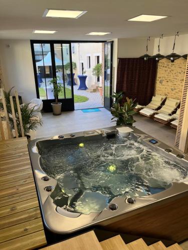 Pezsgőfürdő, Le domaine de Bachmay in Laval