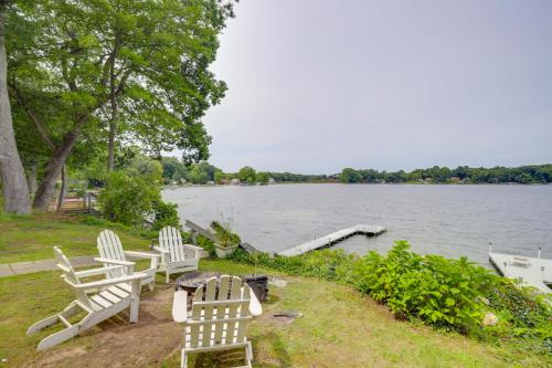 . Waterfront Cable Lake Cabin with Grill!